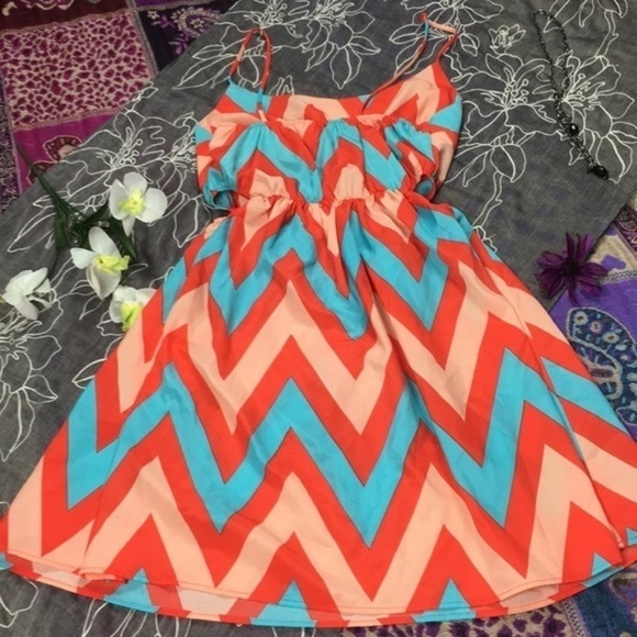 Tyche Geometric Dress - Picture 10 of 10